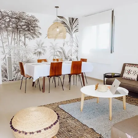 Hauzify I Coral Apartment