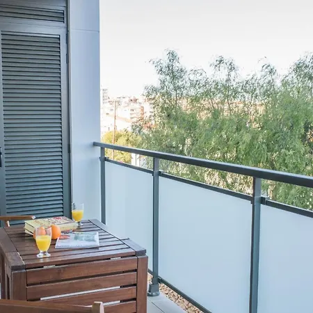 Hauzify I Coral Apartment