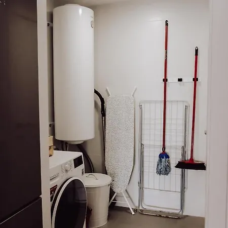 Hauzify I Coral Apartment *