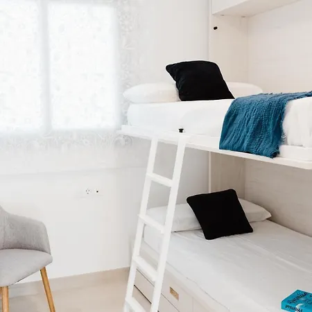Hauzify I Coral Apartment